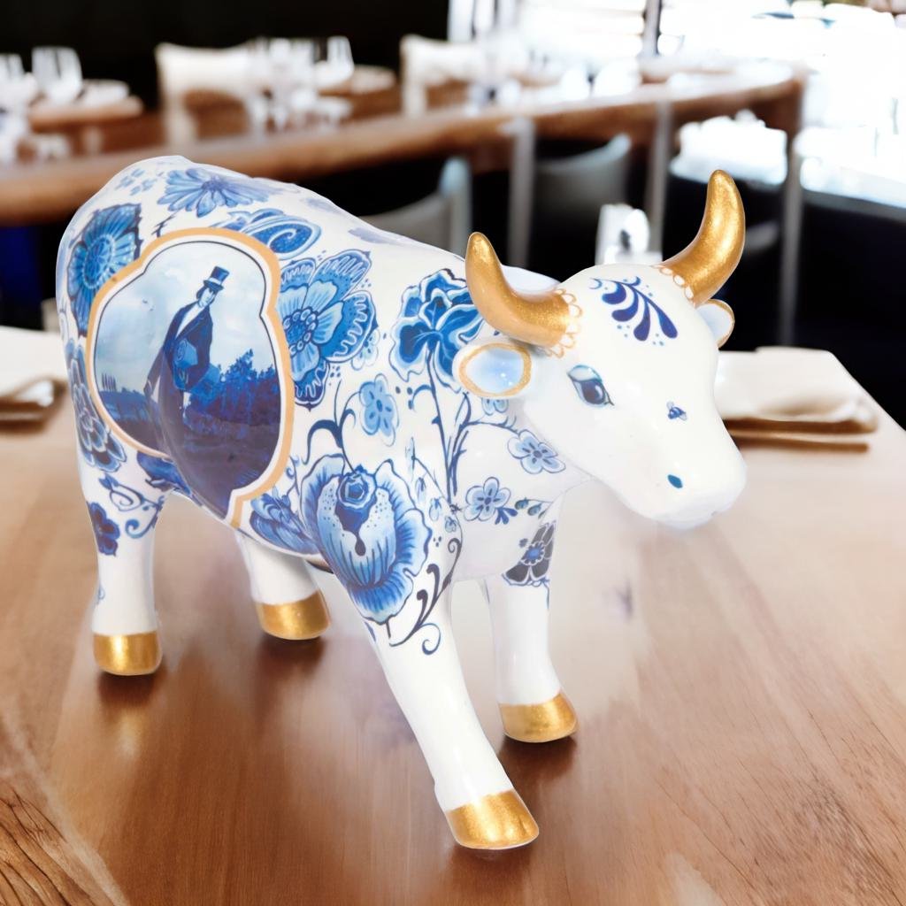 4 CowParade【カウパレード】牛置物 Blue Bone China Blue Bone China (Medium Ceramic) – Shop CowParade